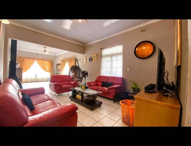 3 BEDROOM HOUSE FOR SALE IN BEZUIDENHOUT VALLEY